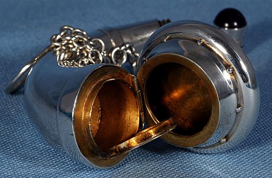 A Victorian silver cornucopia shaped vinaigrette and scent bottle, Length 4”/102mm Weight 2oz/58grms